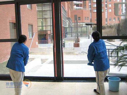 產(chǎn)品名稱(chēng)：義烏市家政服務(wù)
產(chǎn)品型號(hào)：義烏家政,義烏家政公司,義烏家政服務(wù)
產(chǎn)品規(guī)格：全方位地為您提供十幾種服務(wù)項(xiàng)目.居家清潔,家庭廚藝,照顧老幼,母嬰護(hù)理,家庭秘書(shū),洗衣熨燙,茶藝茶花,寵物飼養(yǎng),家庭管家,家庭司機(jī),家庭老師,護(hù)工,保潔工,普通工等.公司完善的居家概念服務(wù).